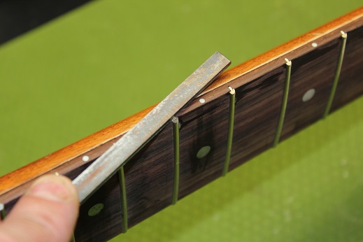 smoothing guitar frets